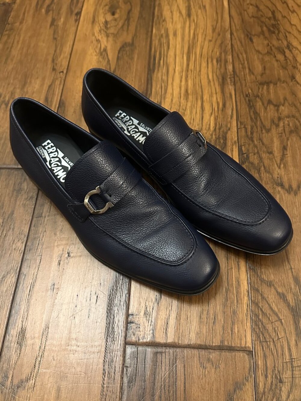 LIKE NEW Salvatore Ferragamo Navy Pebbled Leather Gancini Loafers Size 8 D